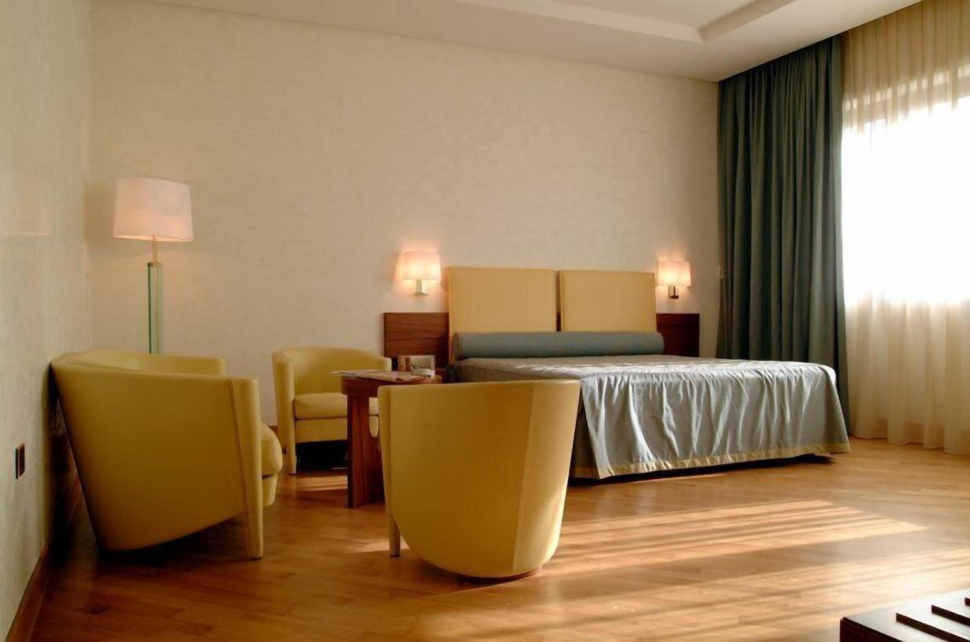 Solofra Palace Hotel & Resort Стая снимка
